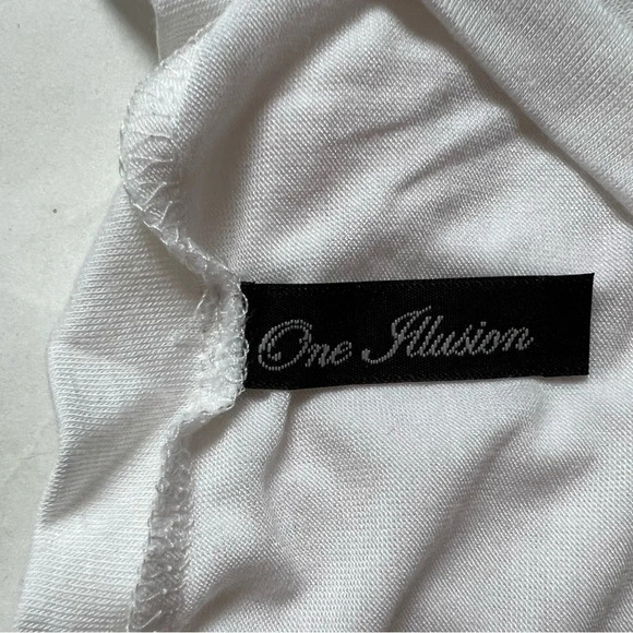 Women LOVE Golden Arrow Letter Printing White Soft Lightweight T-Shirt S NWOT - Picture 9 of 9